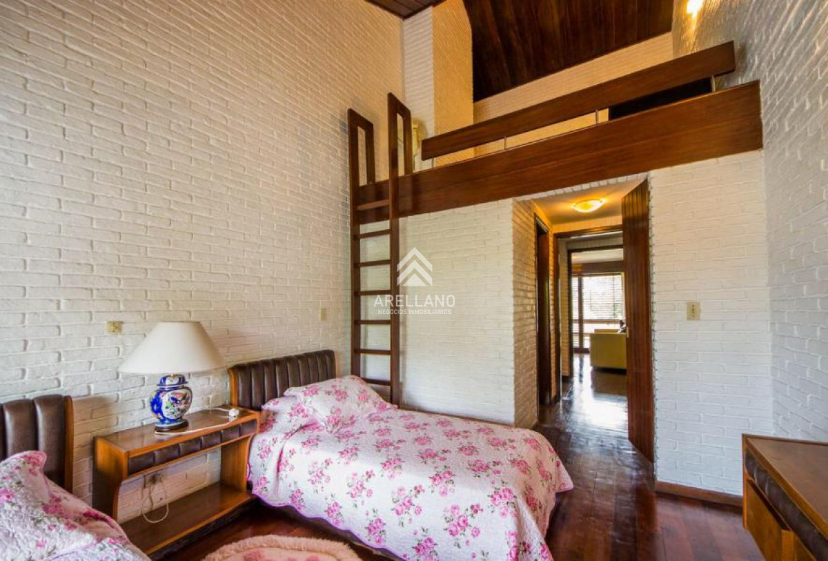 Casa ID.4176 - PLAYA MANSA 5 DORMITORIOS