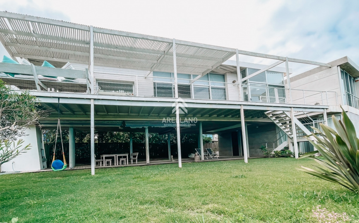 Casa ID.5673 - CASA FRENTE AL MAR EN EL CHORRO EN VENTA