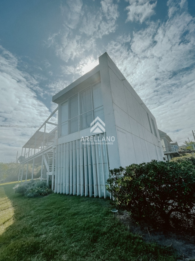 Casa ID.5673 - CASA FRENTE AL MAR EN EL CHORRO EN VENTA