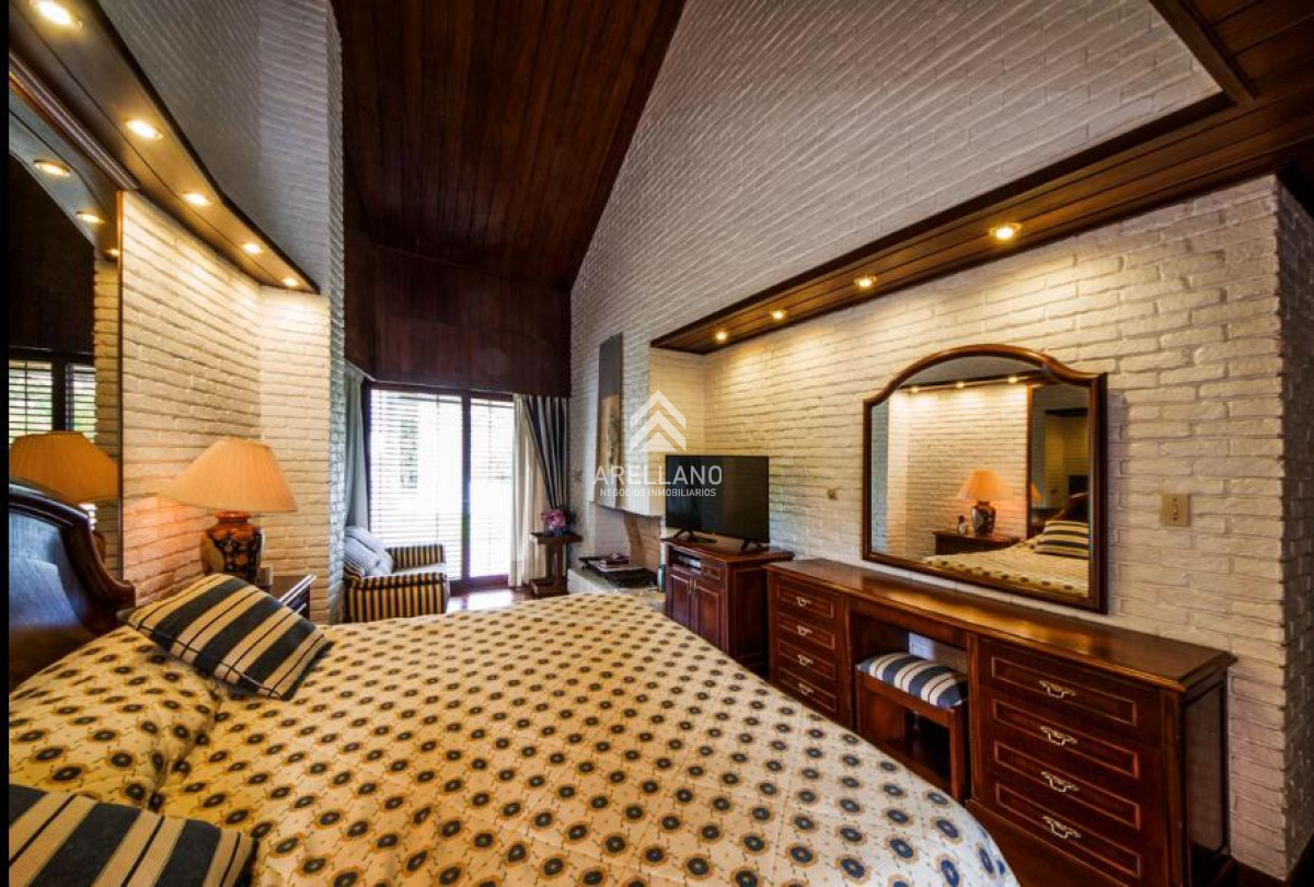 Casa ID.4176 - PLAYA MANSA 5 DORMITORIOS