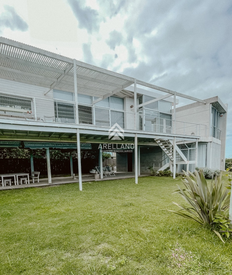 Casa ID.5673 - CASA FRENTE AL MAR EN EL CHORRO EN VENTA