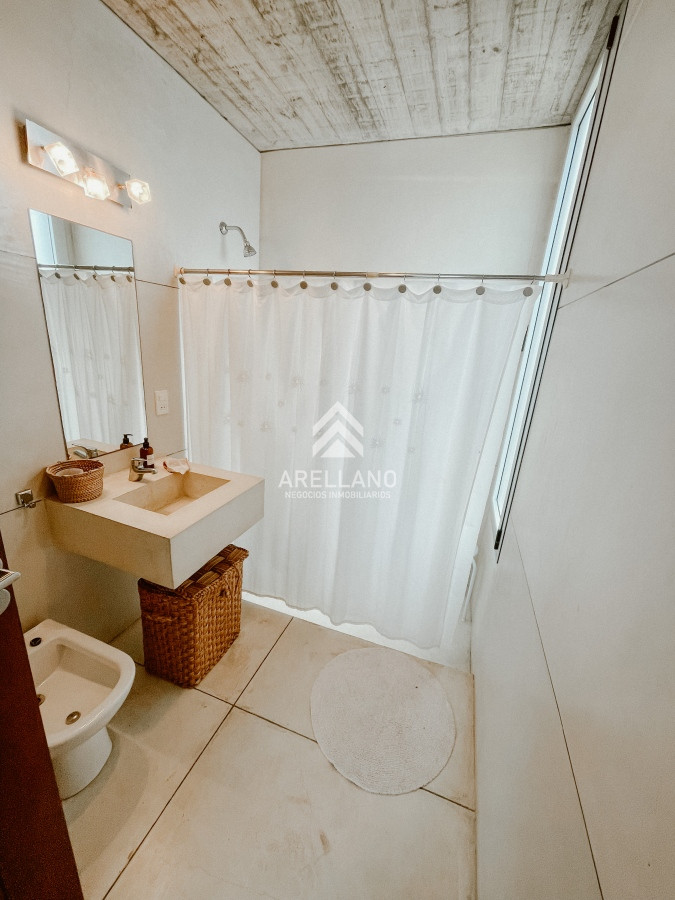 Casa ID.5673 - CASA FRENTE AL MAR EN EL CHORRO EN VENTA