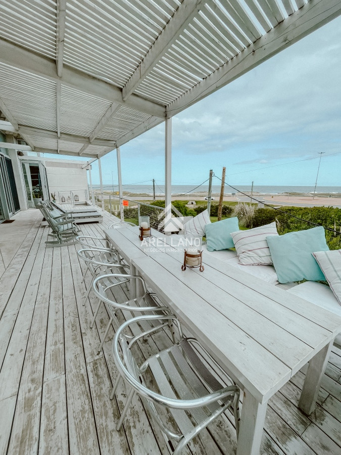 Casa ID.5673 - CASA FRENTE AL MAR EN EL CHORRO EN VENTA