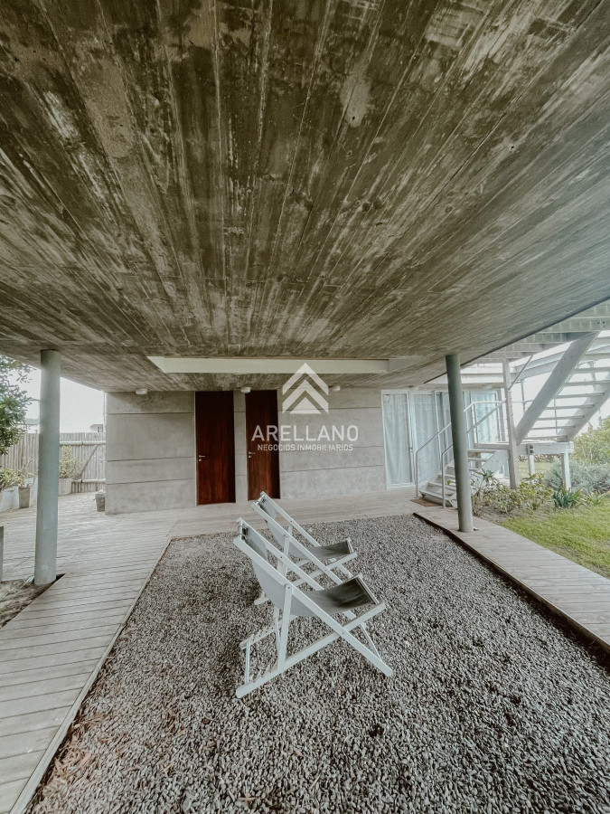 Casa ID.5673 - CASA FRENTE AL MAR EN EL CHORRO EN VENTA