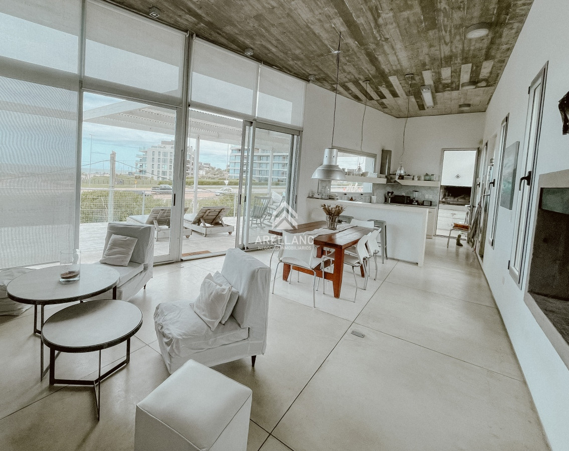 Casa ID.5673 - CASA FRENTE AL MAR EN EL CHORRO EN VENTA