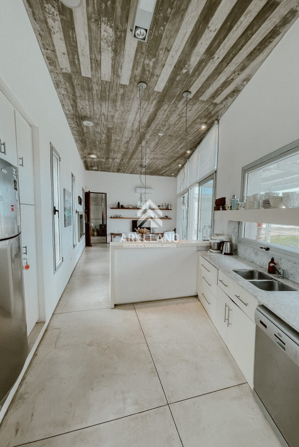 Casa ID.5673 - CASA FRENTE AL MAR EN EL CHORRO EN VENTA