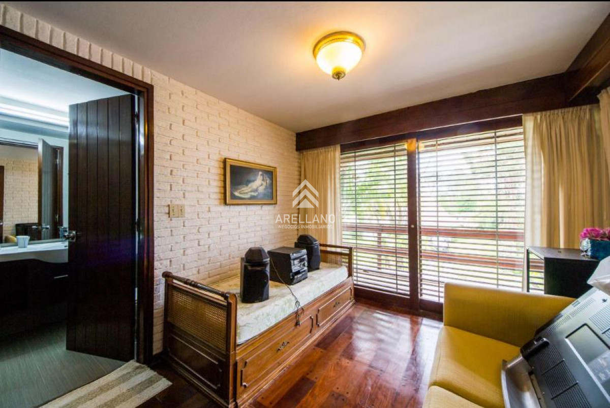 Casa ID.4176 - PLAYA MANSA 5 DORMITORIOS