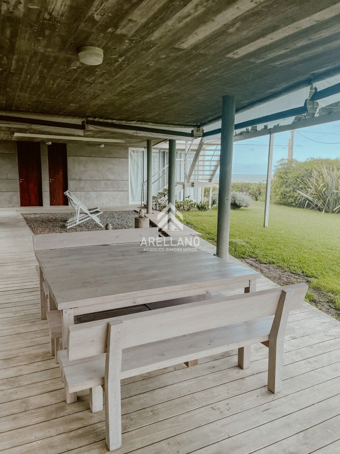 Casa ID.5673 - CASA FRENTE AL MAR EN EL CHORRO EN VENTA