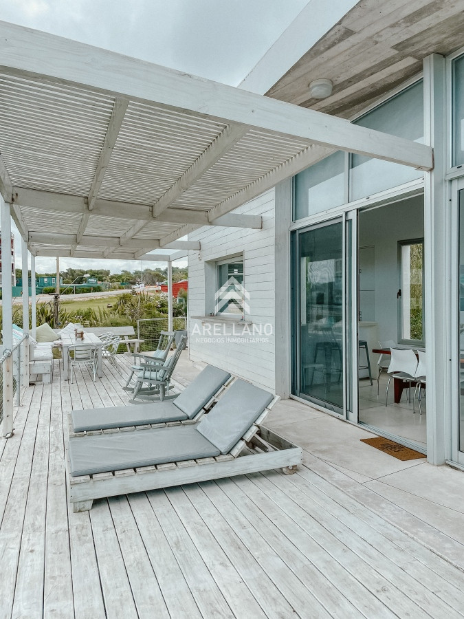 Casa ID.5673 - CASA FRENTE AL MAR EN EL CHORRO EN VENTA