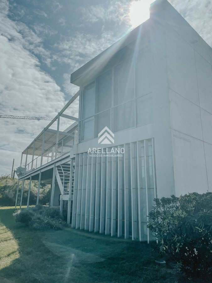 Casa ID.5673 - CASA FRENTE AL MAR EN EL CHORRO EN VENTA