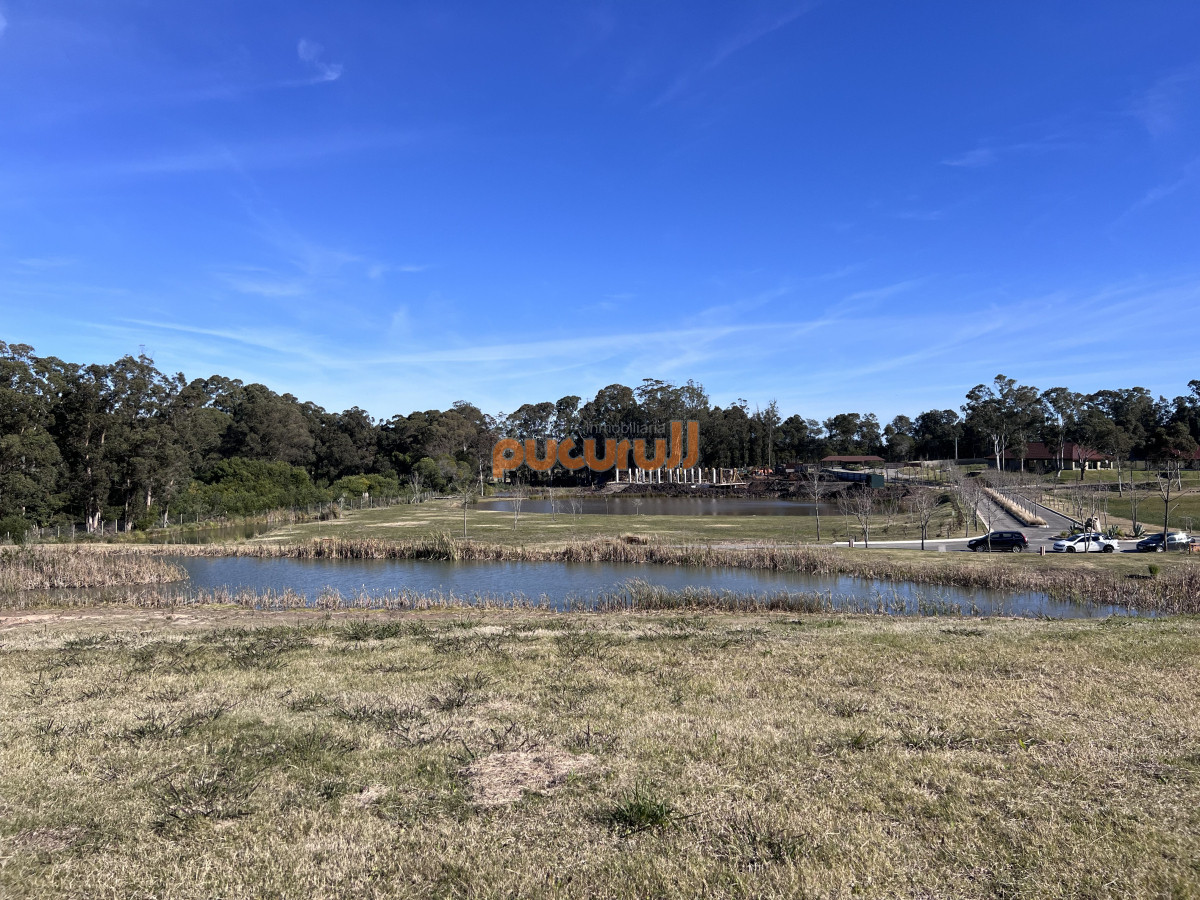 Terreno ID.2725 - Terreno en venta Pueblo mio, elevado y con laguna propia