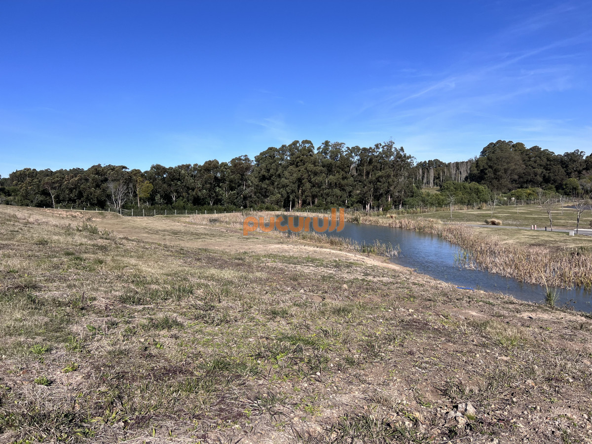 Terreno ID.2725 - Terreno en venta Pueblo mio, elevado y con laguna propia