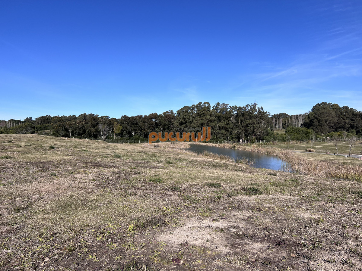 Terreno ID.2725 - Terreno en venta Pueblo mio, elevado y con laguna propia