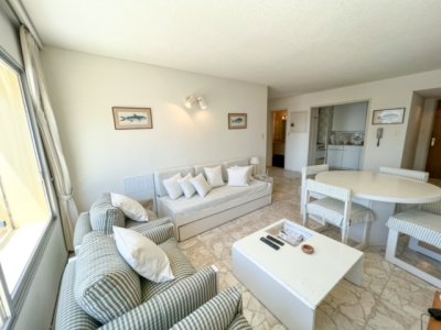 Departamento con vista al mar en exclusiva torre a pasos de playa brava, Punta del Este