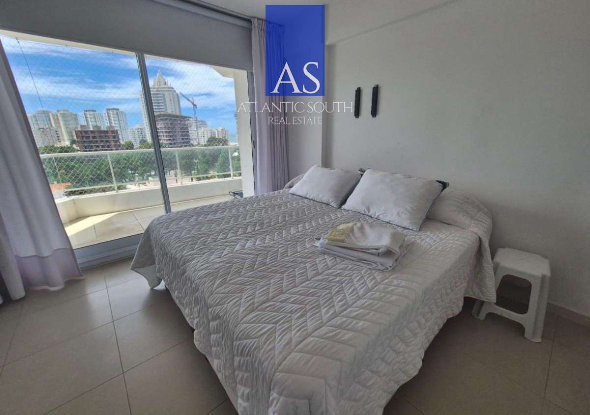 Apartamento ID.4089 - Apartamento 2 dormitorios con vista y garage piscina interior en edificio Botavara Punta del Este