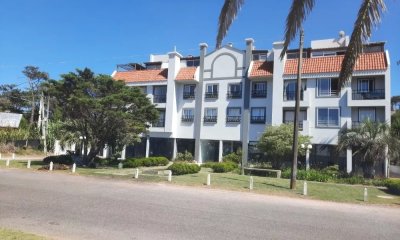 Venta apartamento en Playa brava, parada 10 a 100 mts del mar