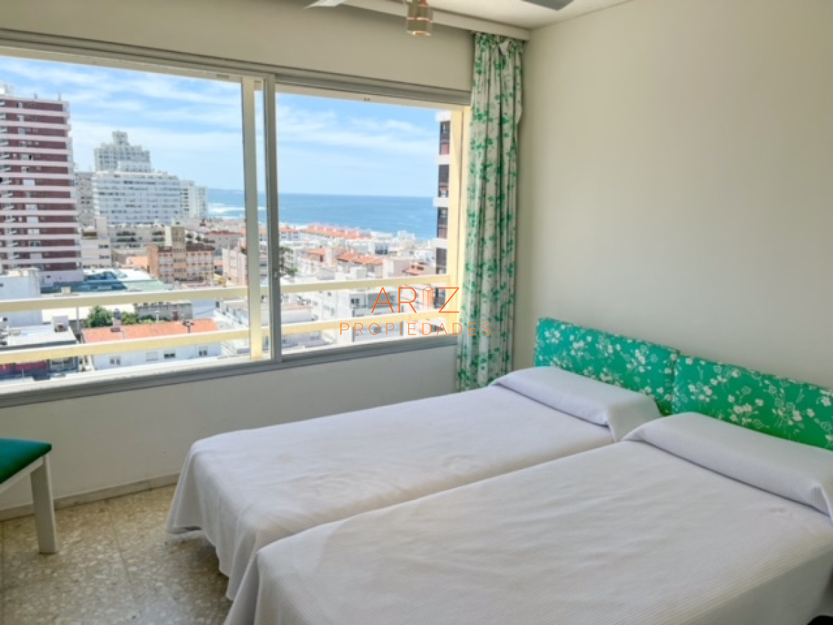 Apartamento ID.1352 - Departamento con vista al mar en exclusiva torre a pasos de playa brava, Punta del Este
