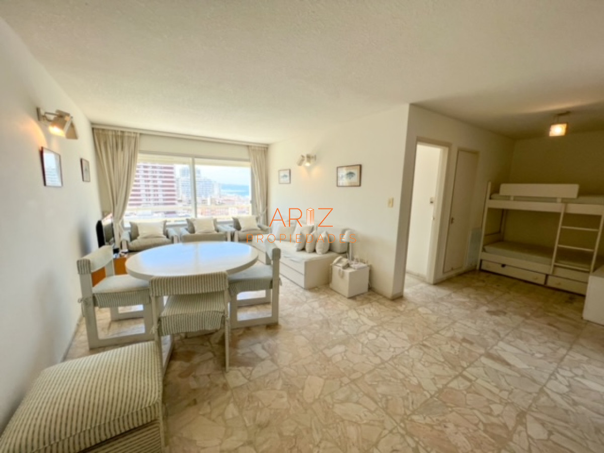 Apartamento ID.1352 - Departamento con vista al mar en exclusiva torre a pasos de playa brava, Punta del Este