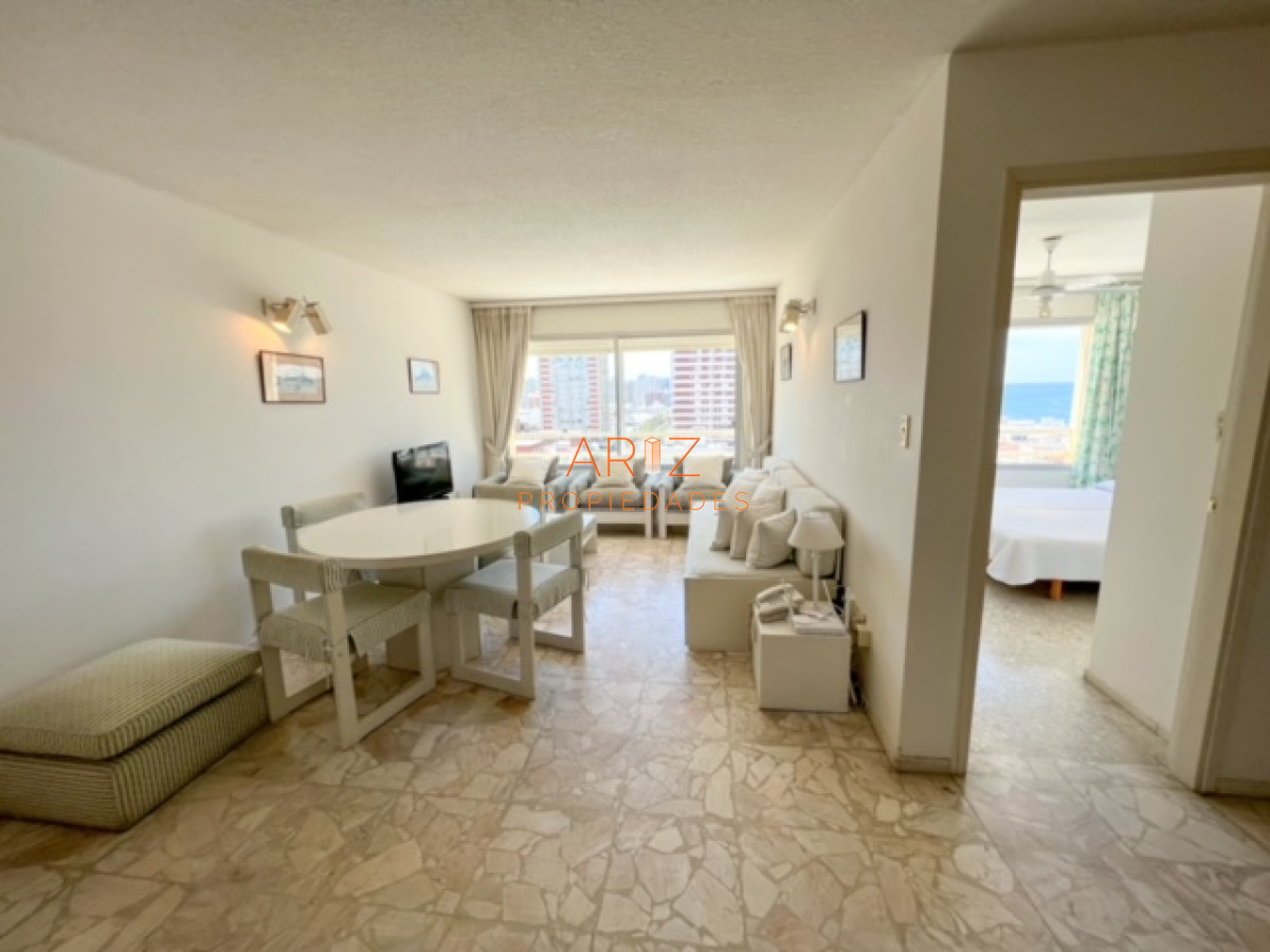 Apartamento ID.1352 - Departamento con vista al mar en exclusiva torre a pasos de playa brava, Punta del Este