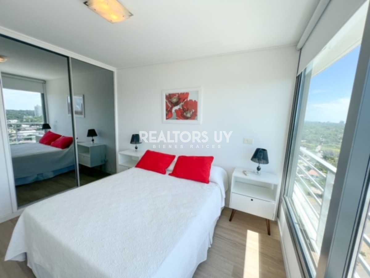 Apartamento ID.376 - Departamento en venta de 2 dormitorios en Punta del Este , a 200 mts del mar