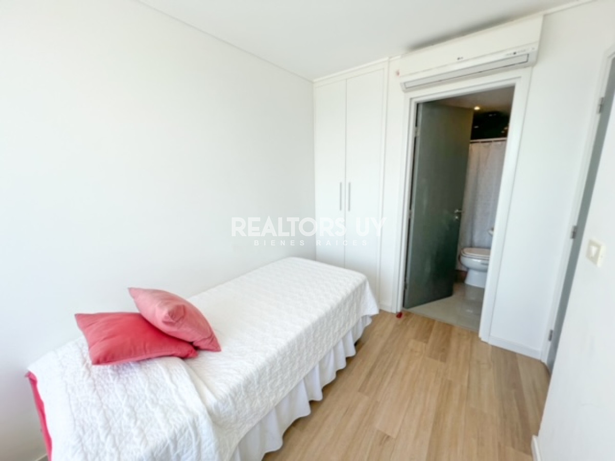 Apartamento ID.376 - Departamento en venta de 2 dormitorios en Punta del Este , a 200 mts del mar