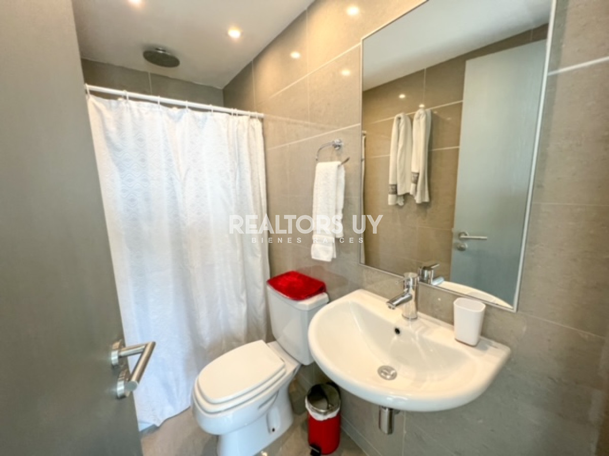 Apartamento ID.376 - Departamento en venta de 2 dormitorios en Punta del Este , a 200 mts del mar