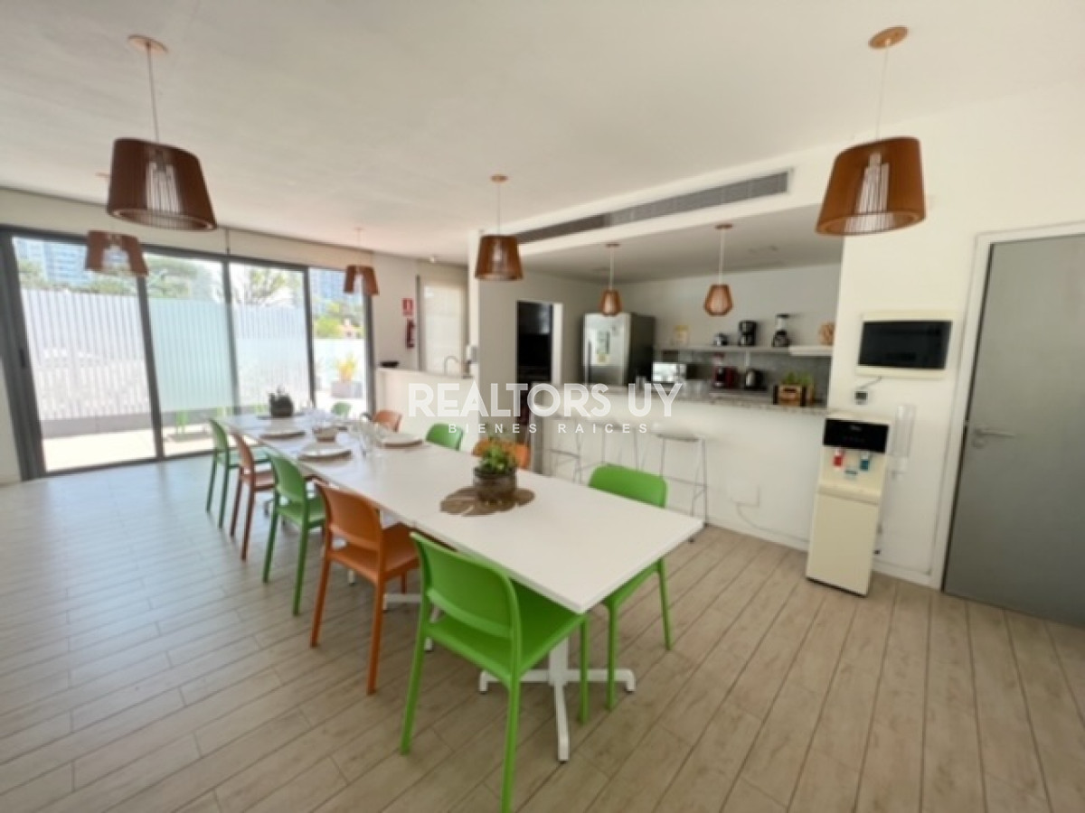 Apartamento ID.376 - Departamento en venta de 2 dormitorios en Punta del Este , a 200 mts del mar