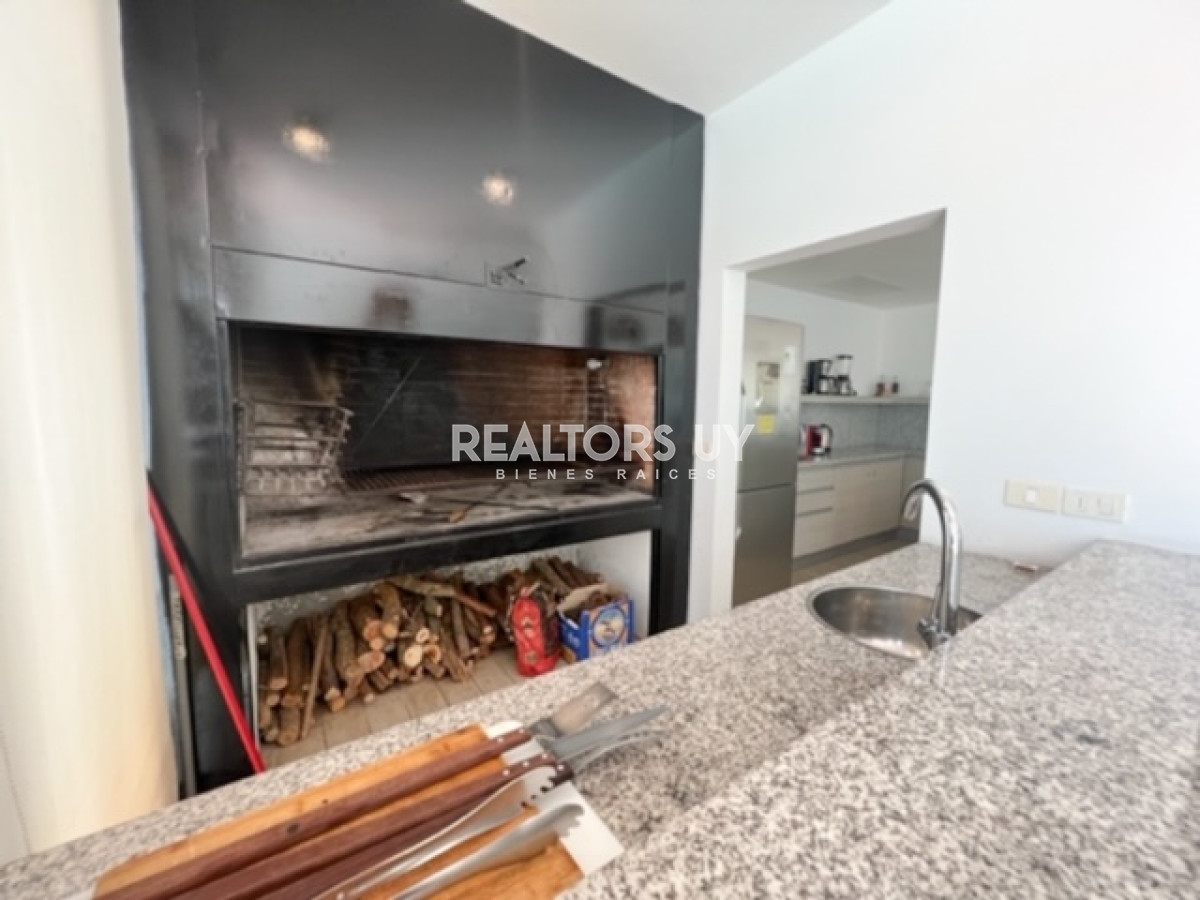 Apartamento ID.376 - Departamento en venta de 2 dormitorios en Punta del Este , a 200 mts del mar