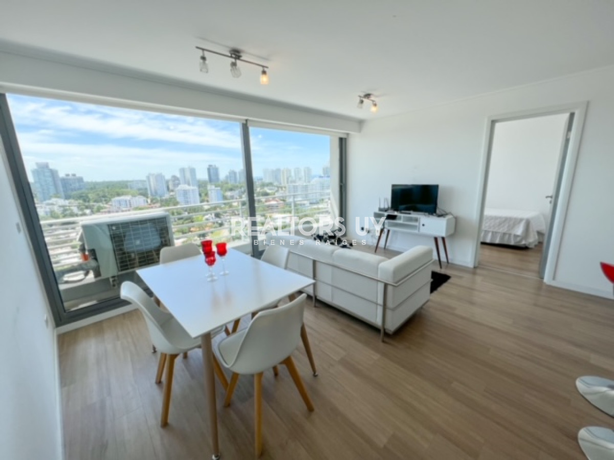 Apartamento ID.376 - Departamento en venta de 2 dormitorios en Punta del Este , a 200 mts del mar