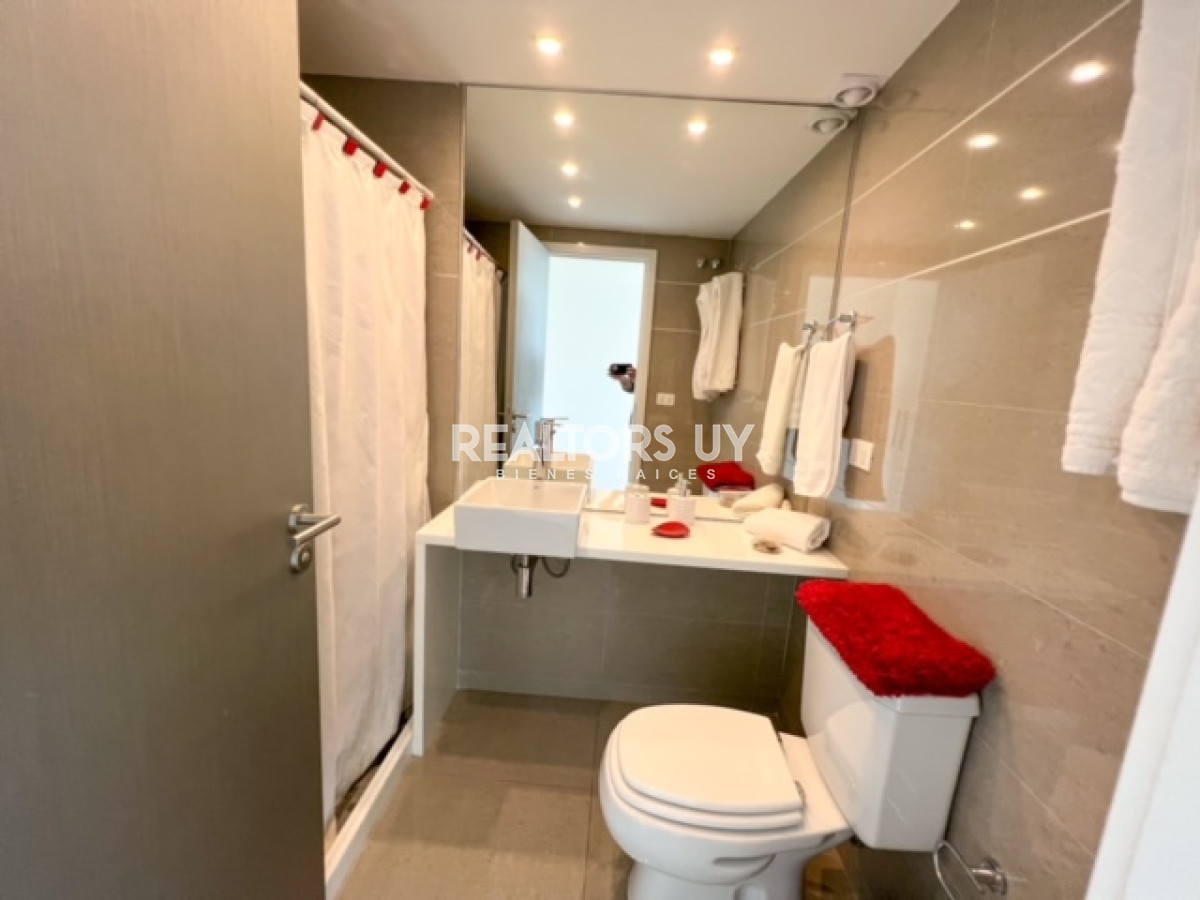 Apartamento ID.376 - Departamento en venta de 2 dormitorios en Punta del Este , a 200 mts del mar