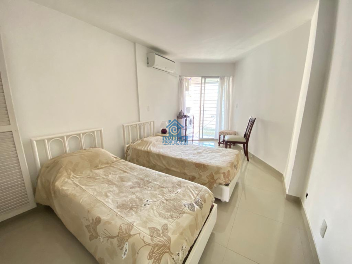 Apartamento ID.240 - Venta Depto. Tres dormitorios y tres baños en primera linea de Playa Brava. 
