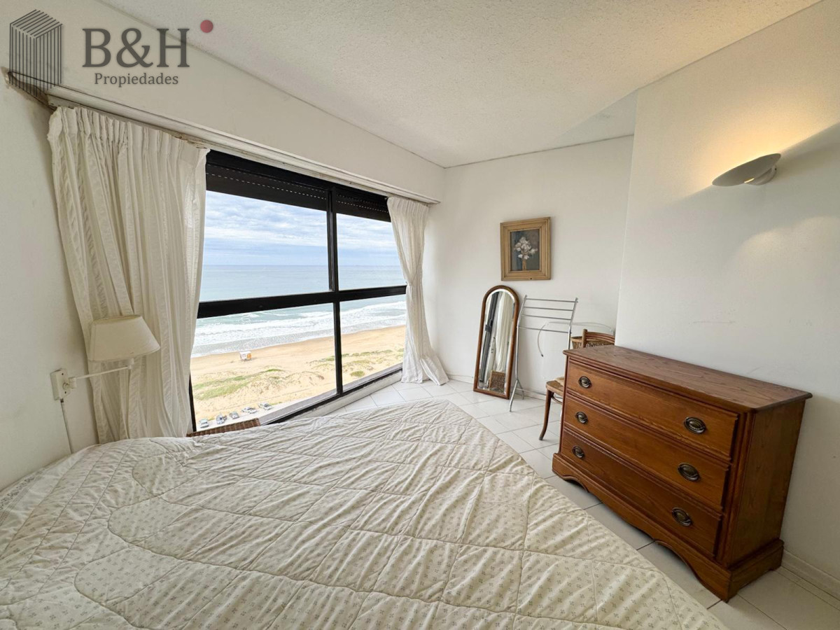 Apartamento ID.4985 - TORRE CRISTAL, PRIMERA LINEA AL MAR 