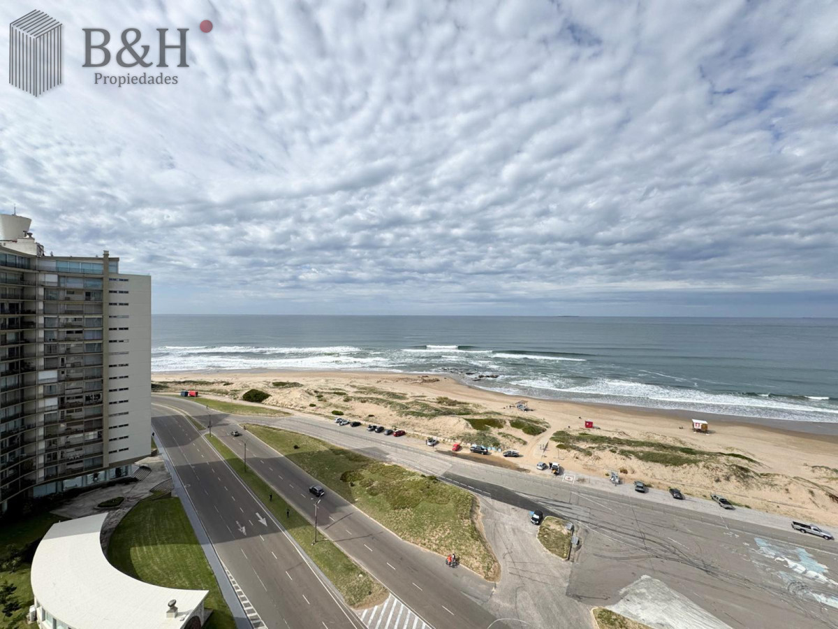 Apartamento ID.4985 - TORRE CRISTAL, PRIMERA LINEA AL MAR 