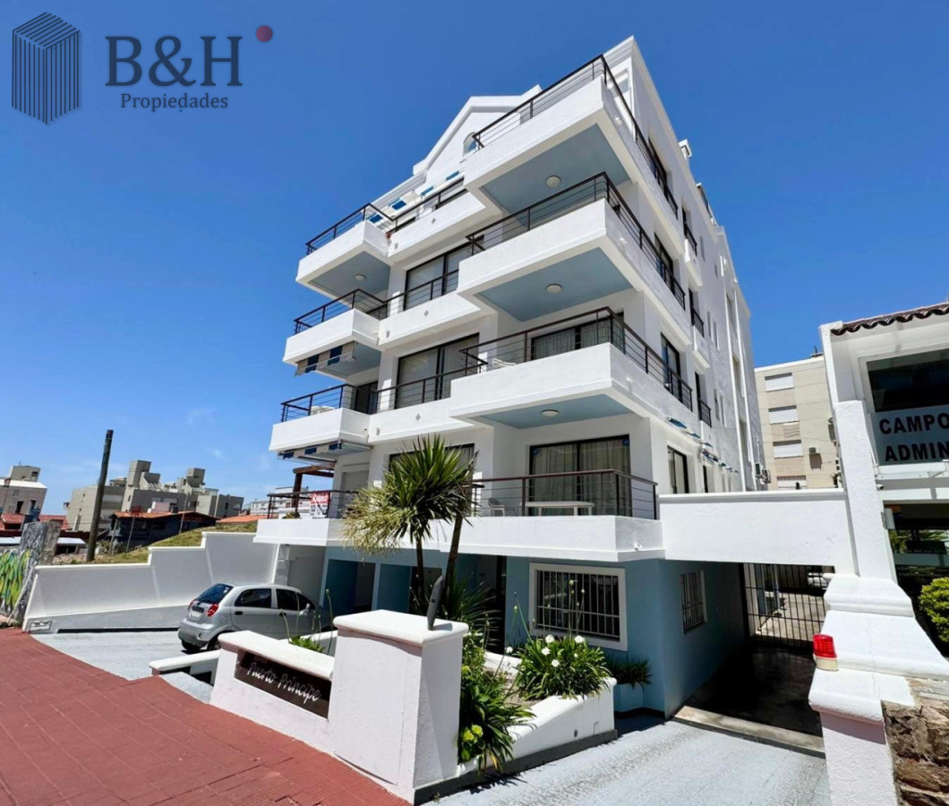 Apartamento ID.7490 - Excelente departamento en venta en La Pensinula de Punta del Este, a 50mts del mar.
