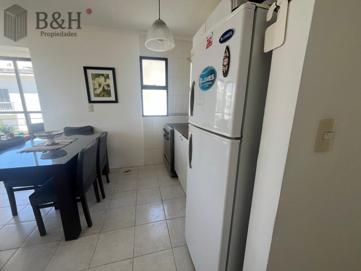 Apartamento ID.7490 - Excelente departamento en venta en La Pensinula de Punta del Este, a 50mts del mar.