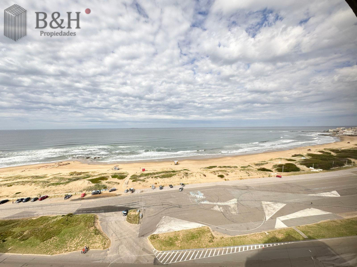 Apartamento ID.4985 - TORRE CRISTAL, PRIMERA LINEA AL MAR 