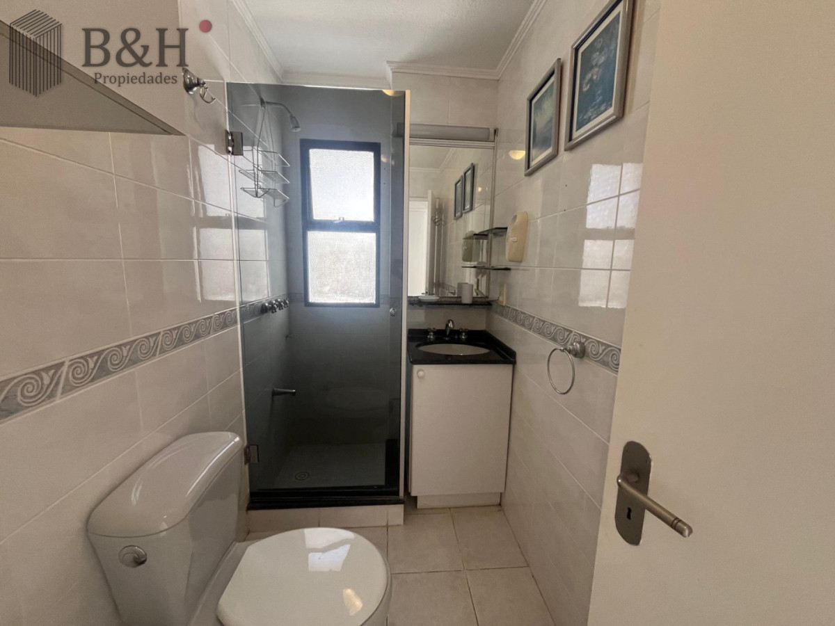 Apartamento ID.7490 - Excelente departamento en venta en La Pensinula de Punta del Este, a 50mts del mar.