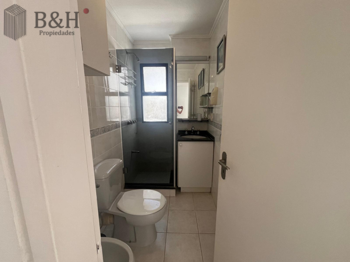 Apartamento ID.7490 - Excelente departamento en venta en La Pensinula de Punta del Este, a 50mts del mar.