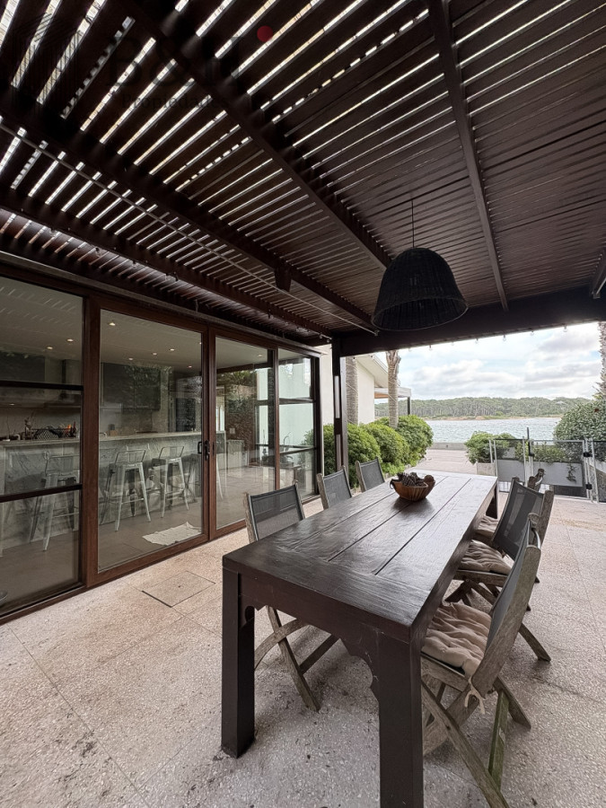Casa ID.7497 - CASA EN VENTA PRIMERA LINEA AL ARROYO DE LA BARRA