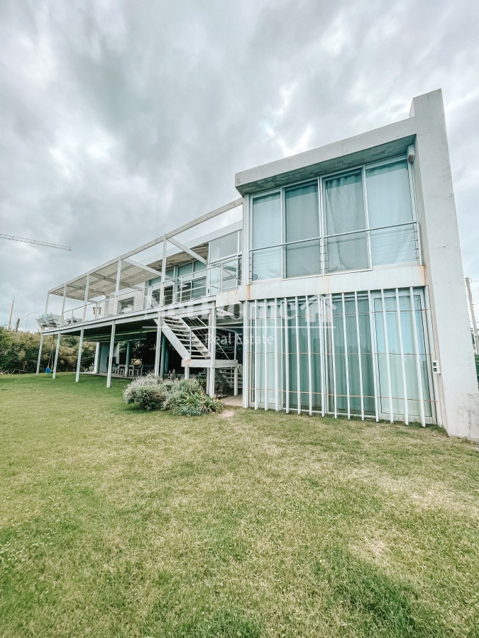 Casa ID.1110 - CASA FRENTE AL MAR EN EL CHORRO EN VENTA