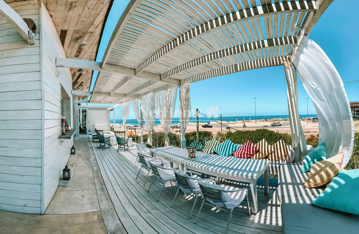 Casa ID.1110 - CASA FRENTE AL MAR EN EL CHORRO EN VENTA