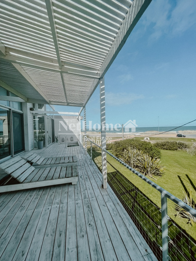 Casa ID.1110 - CASA FRENTE AL MAR EN EL CHORRO EN VENTA