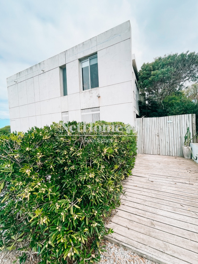 Casa ID.1110 - CASA FRENTE AL MAR EN EL CHORRO EN VENTA