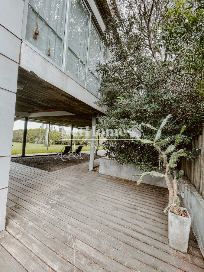 Casa ID.1110 - CASA FRENTE AL MAR EN EL CHORRO EN VENTA