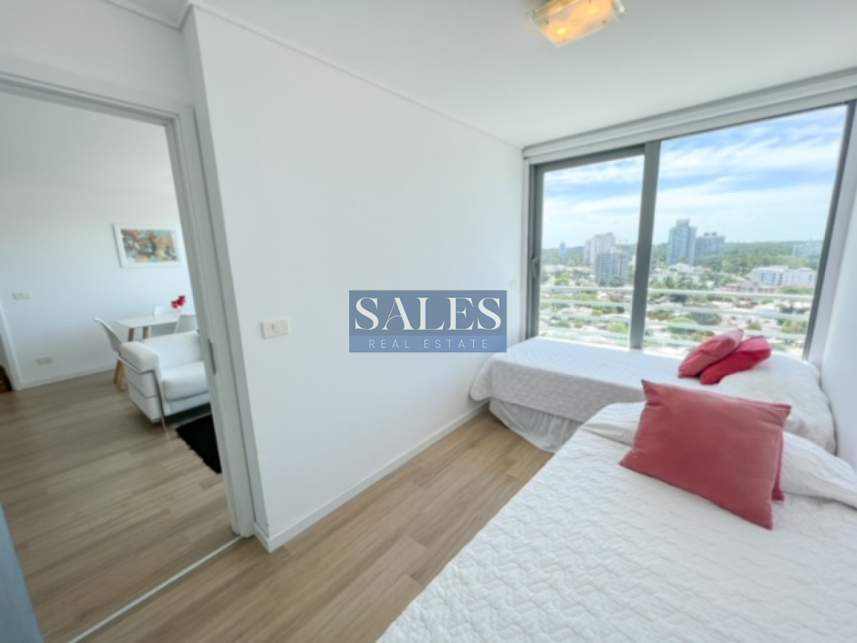 Apartamento ID.648 - Departamento en venta de 2 dormitorios en Punta del Este , a 200 mts del mar