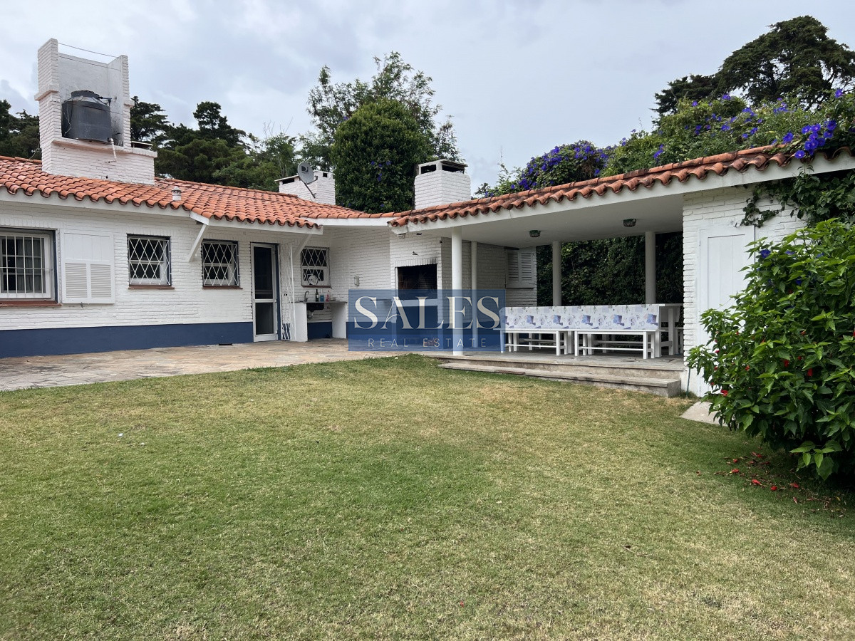 Casa ID.827 - Casa en Venta de 4 dormitorios en el Golf, Punta del Este!