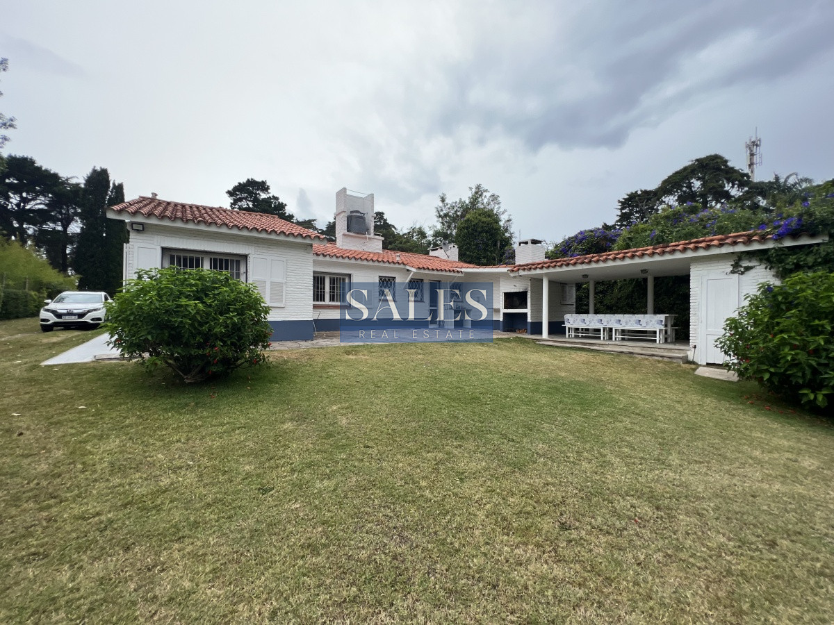 Casa ID.827 - Casa en Venta de 4 dormitorios en el Golf, Punta del Este!