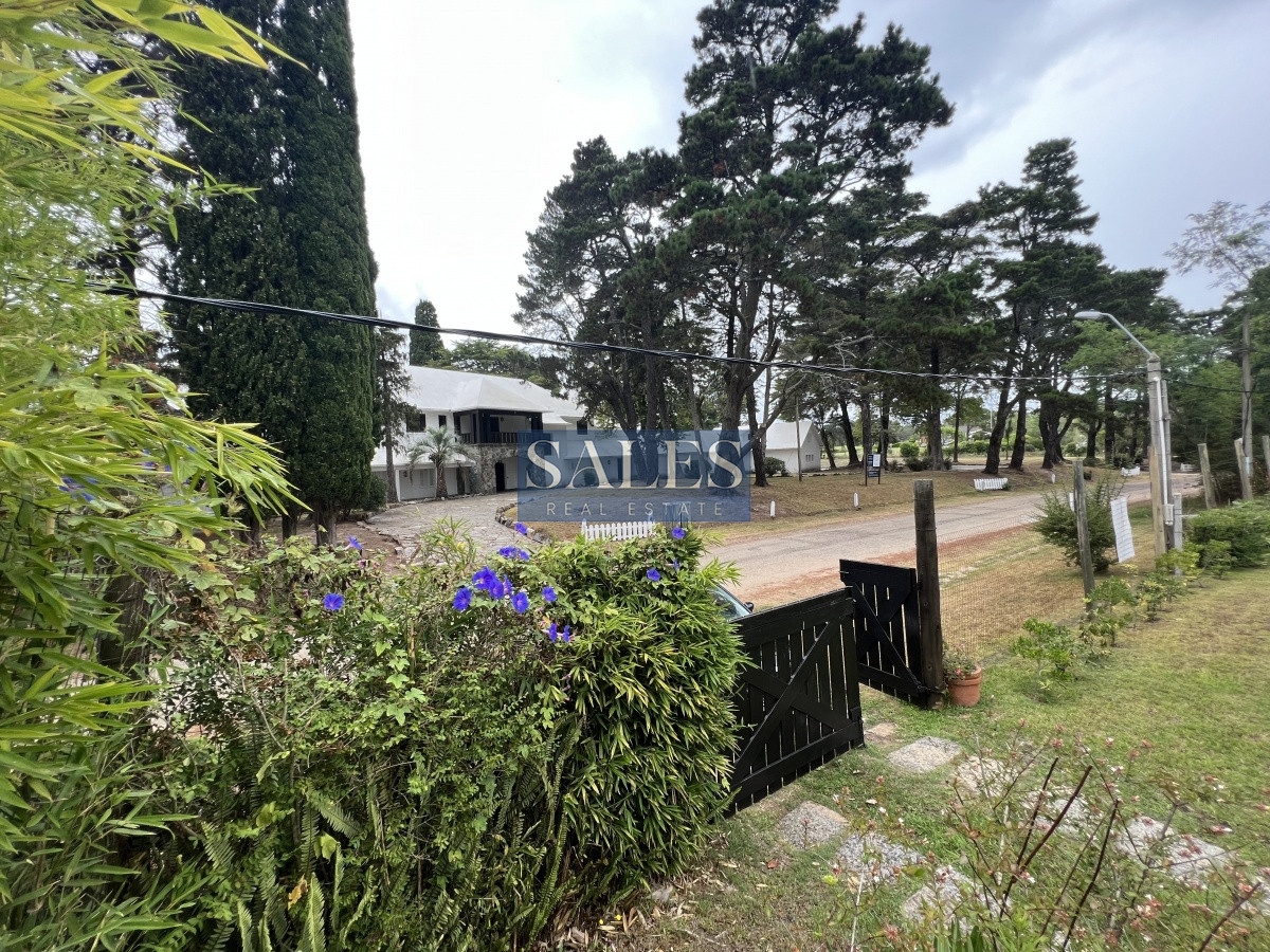 Casa ID.827 - Casa en Venta de 4 dormitorios en el Golf, Punta del Este!