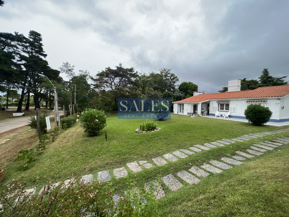 Casa ID.827 - Casa en Venta de 4 dormitorios en el Golf, Punta del Este!