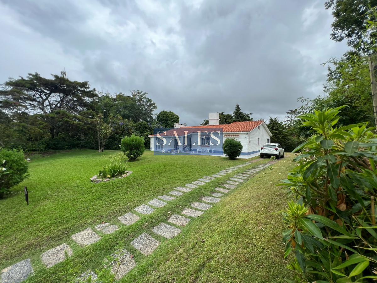 Casa ID.827 - Casa en Venta de 4 dormitorios en el Golf, Punta del Este!